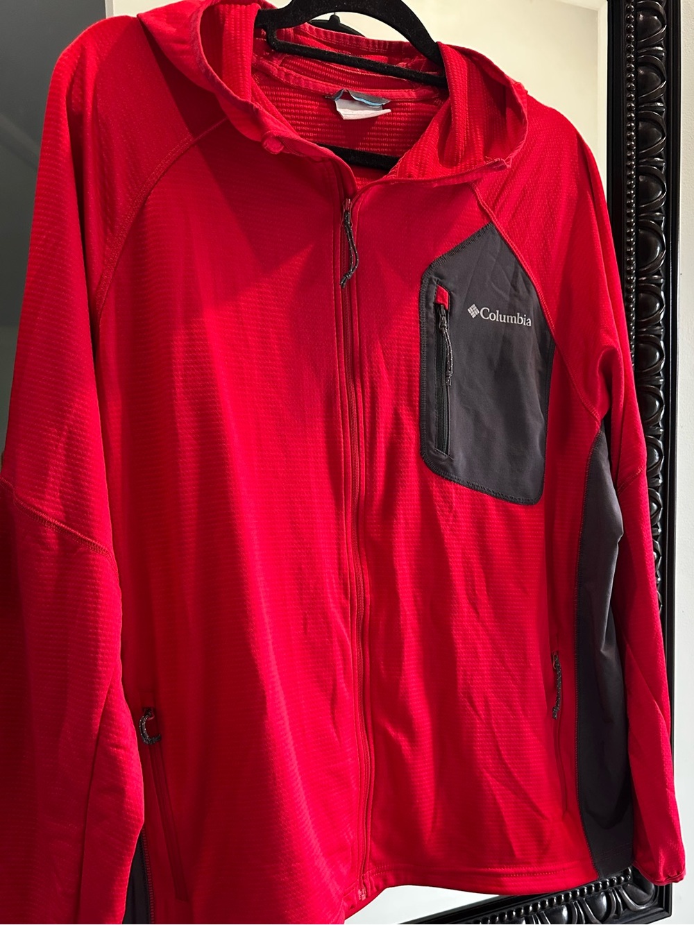 Columbia Men’s Red Hooded Fleece Lightweight Jacket
